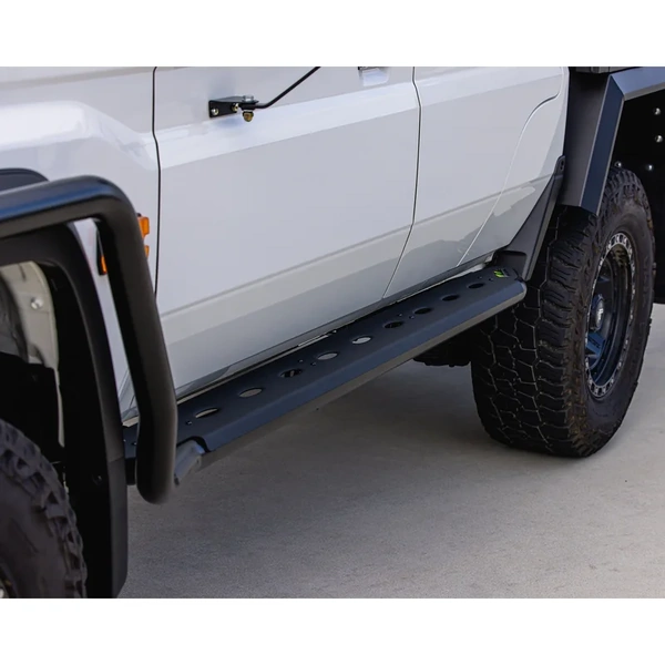 Ironman 4x4 SSP019SC-D Premium Side Steps